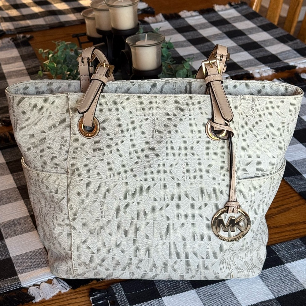 Michael Kors Jet Set Signature Tote Bag